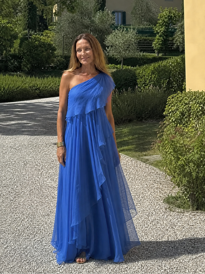 Donatella | Maxi abito verde monospalla con volant a cascata