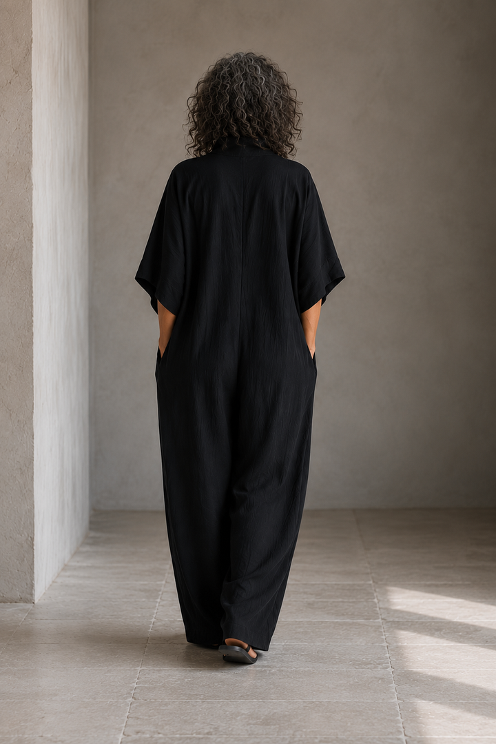 Costanza | Maxi abito nero con maniche a kimono e scollo a V